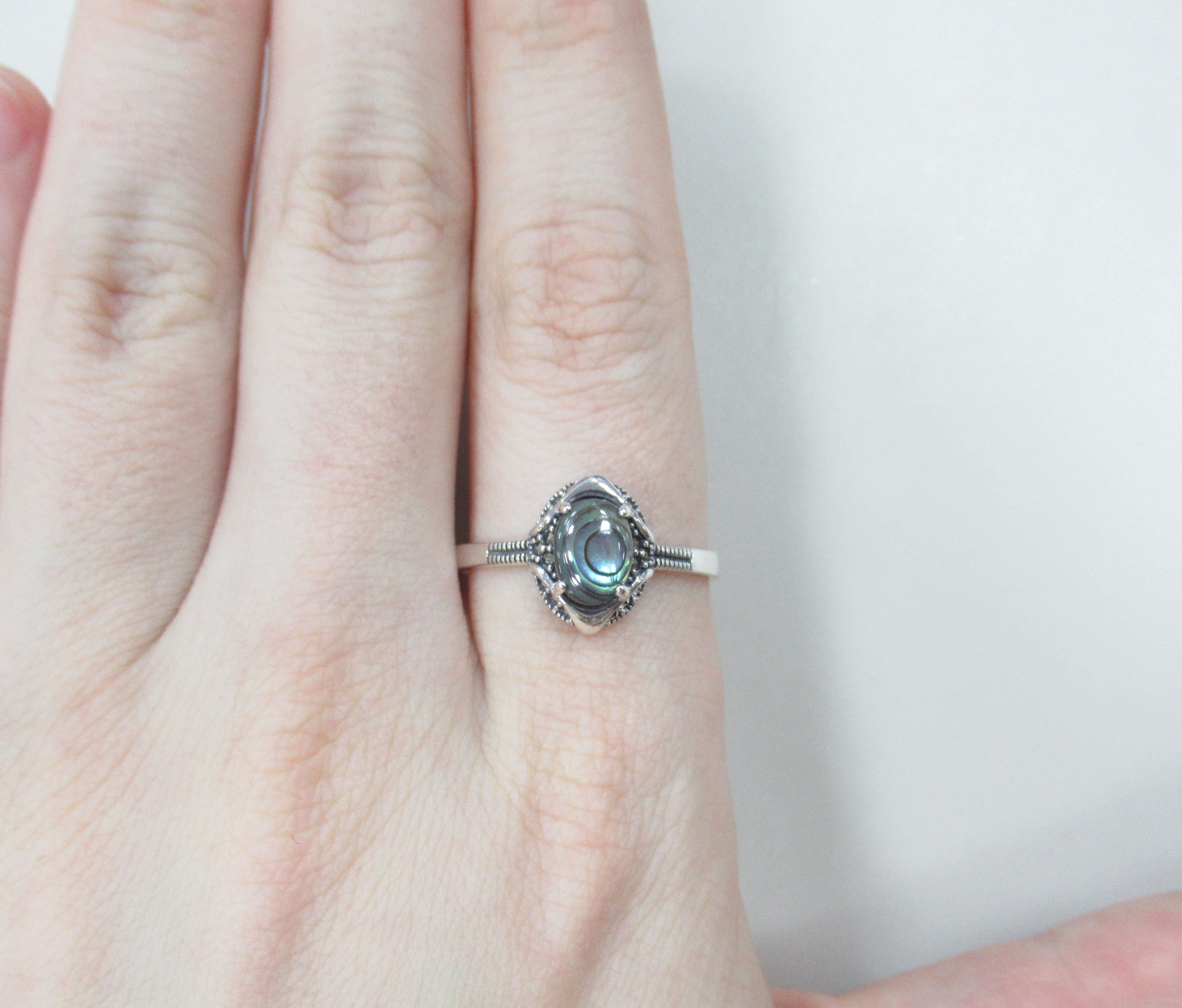 Серебряное кольцо с перламутром абалон